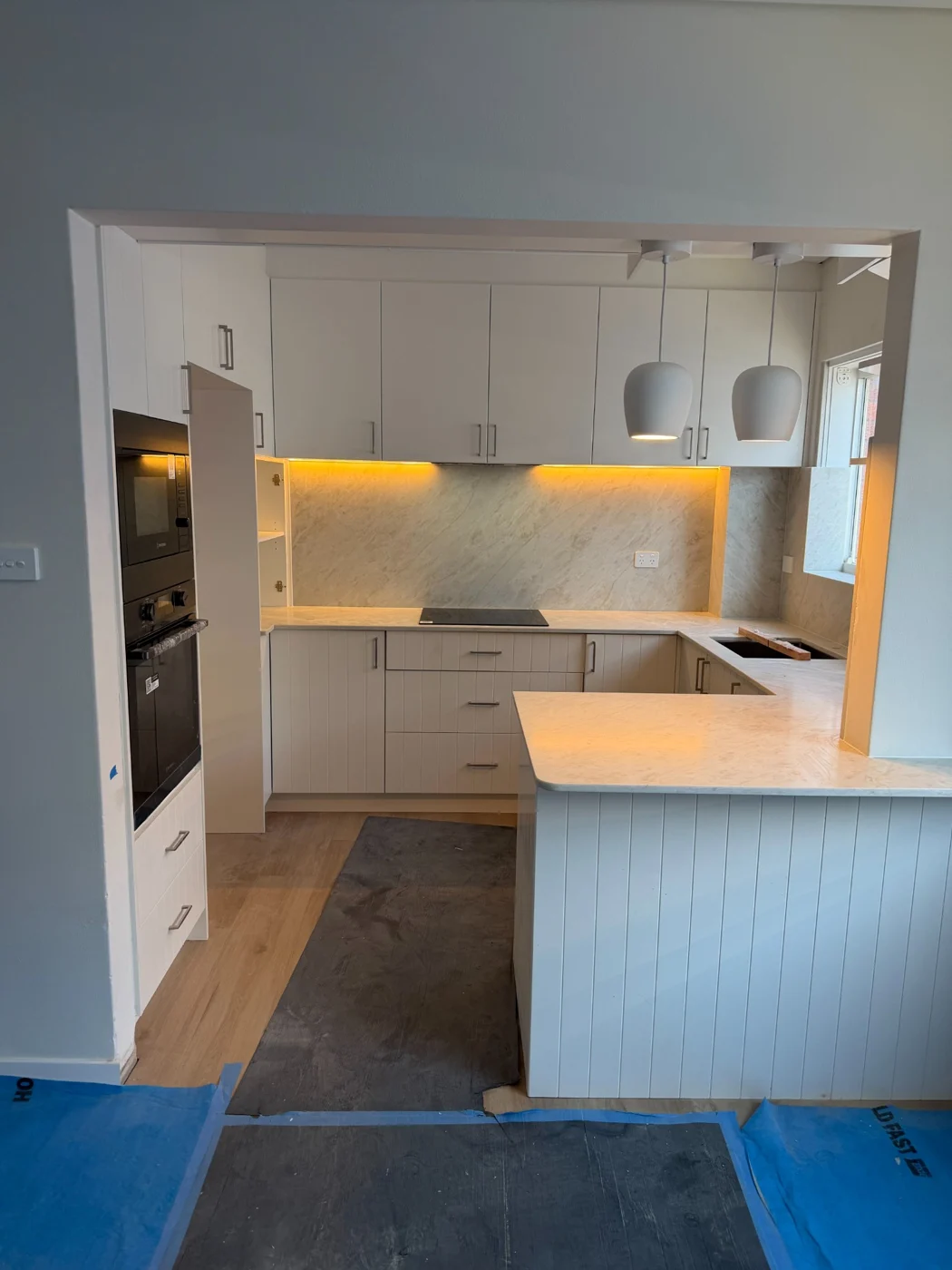 Maroubra kitchen renovation with pendant and under-cabinet lighting
